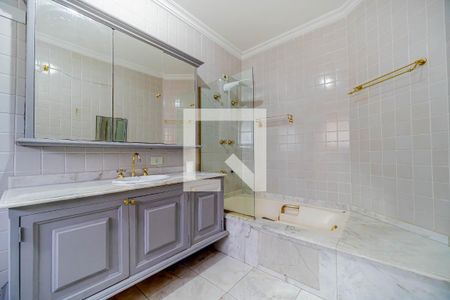 Casa de condomínio à venda com 667m², 4 quartos e 6 vagas Casa de condomínio à venda com 667m², 4 quartos e 6 vagasBanheiro