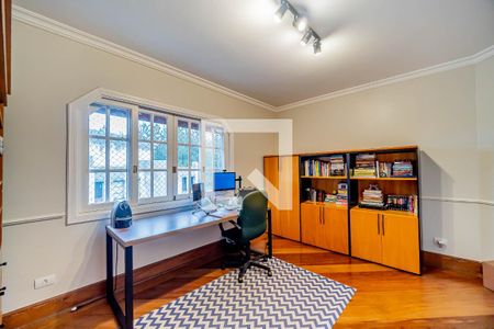 Casa de condomínio à venda com 667m², 4 quartos e 6 vagas Casa de condomínio à venda com 667m², 4 quartos e 6 vagasEscritório