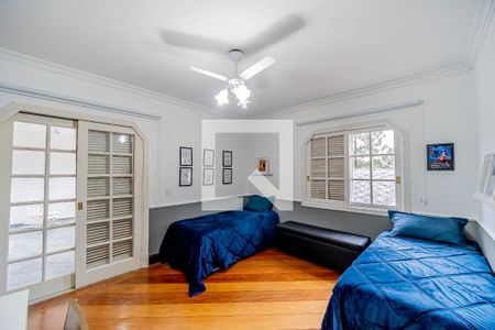 Casa de condomínio à venda com 667m², 4 quartos e 6 vagas Casa de condomínio à venda com 667m², 4 quartos e 6 vagasQuarto