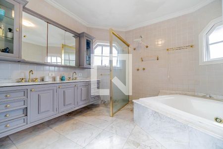 Casa de condomínio à venda com 667m², 4 quartos e 6 vagas Casa de condomínio à venda com 667m², 4 quartos e 6 vagasBanheiro