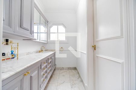 Casa de condomínio à venda com 667m², 4 quartos e 6 vagas Casa de condomínio à venda com 667m², 4 quartos e 6 vagasBanheiro