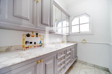 Casa de condomínio à venda com 667m², 4 quartos e 6 vagas Casa de condomínio à venda com 667m², 4 quartos e 6 vagasBanheiro