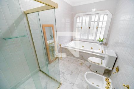 Casa de condomínio à venda com 667m², 4 quartos e 6 vagas Casa de condomínio à venda com 667m², 4 quartos e 6 vagasBanheiro