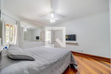 Casa de condomínio à venda com 667m², 4 quartos e 6 vagas Casa de condomínio à venda com 667m², 4 quartos e 6 vagasQuarto