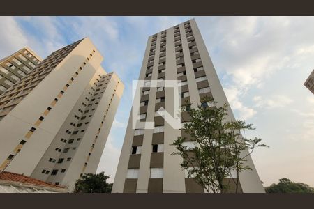 Apartamento à venda com 130m², 3 quartos e 1 vaga Apartamento à venda com 130m², 3 quartos e 1 vagaFachada