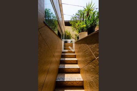 Casa à venda com 700m², 7 quartos e 4 vagasEscada