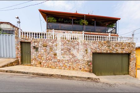 Casa à venda com 700m², 7 quartos e 4 vagasFachada