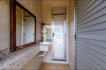 Casa à venda com 700m², 7 quartos e 4 vagasBanheiro externo