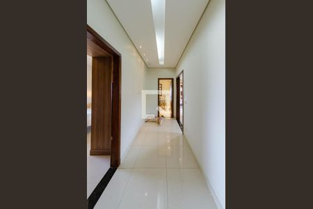 Casa à venda com 700m², 7 quartos e 4 vagasCorredor