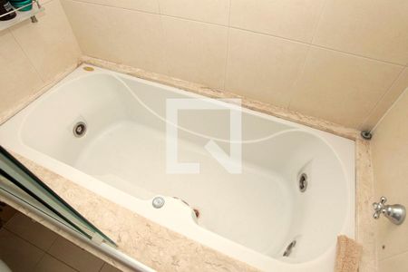 Apartamento à venda com 200m², 4 quartos e 3 vagasBanheiro Quarto 1 Suíte