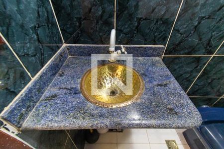 Casa à venda com 270m², 3 quartos e 3 vagasBanheiro 2