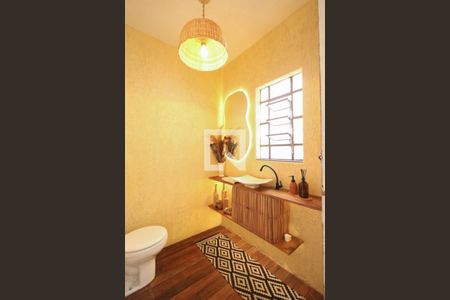 Casa à venda com 252m², 2 quartos e 5 vagas Casa à venda com 252m², 2 quartos e 5 vagasLavabo