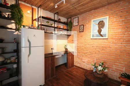 Casa à venda com 252m², 2 quartos e 5 vagas Casa à venda com 252m², 2 quartos e 5 vagasEdícula