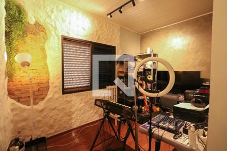 Casa à venda com 252m², 2 quartos e 5 vagas Casa à venda com 252m², 2 quartos e 5 vagasQuarto