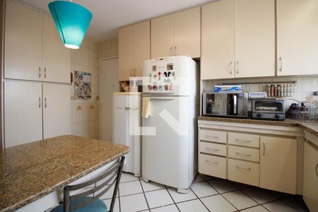 Apartamento à venda com 129m², 4 quartos e 2 vagas Apartamento à venda com 129m², 4 quartos e 2 vagasCozinha