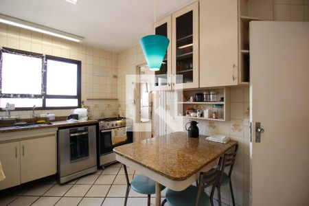 Apartamento à venda com 129m², 4 quartos e 2 vagas Apartamento à venda com 129m², 4 quartos e 2 vagasCozinha