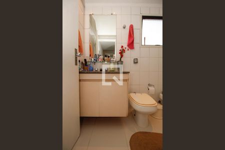 Apartamento à venda com 129m², 4 quartos e 2 vagas Apartamento à venda com 129m², 4 quartos e 2 vagasBanheiro da Suíte