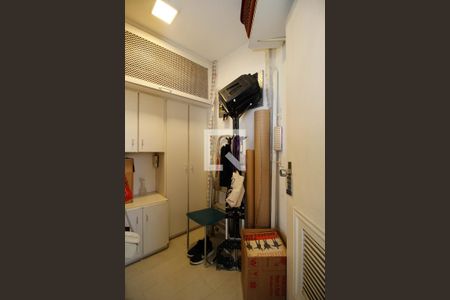 Apartamento à venda com 129m², 4 quartos e 2 vagas Apartamento à venda com 129m², 4 quartos e 2 vagasQuarto de Serviço