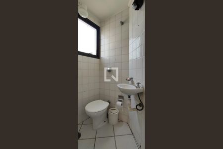 Apartamento à venda com 129m², 4 quartos e 2 vagas Apartamento à venda com 129m², 4 quartos e 2 vagasBanheiro de serviço