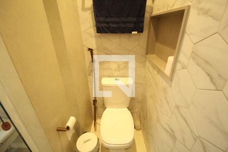 Apartamento à venda com 105m², 2 quartos e 1 vagaÁrea de serviço - Banheiro