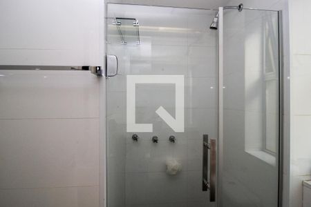 Apartamento à venda com 141m², 2 quartos e 2 vagasBanheiro quarto 1