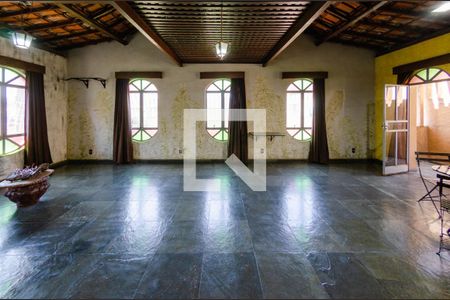 Casa à venda com 305m², 7 quartos e 3 vagasÁrea Externa-Salão