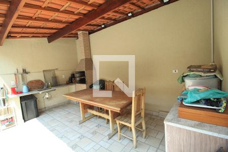 Casa à venda com 200m², 3 quartos e 2 vagasÁrea de serviço