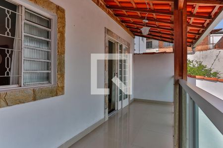 Casa à venda com 160m², 4 quartos e 5 vagas Casa à venda com 160m², 4 quartos e 5 vagasvaranda Quarto 3