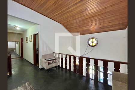 Casa à venda com 300m², 4 quartos e 2 vagas Casa à venda com 300m², 4 quartos e 2 vagasSala do segundo andar