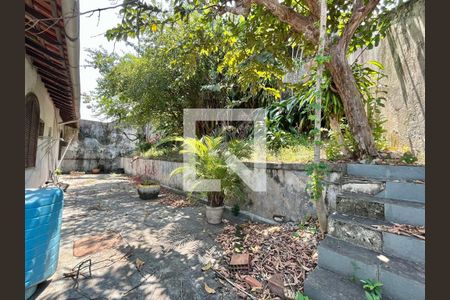 Casa à venda com 300m², 4 quartos e 2 vagas Casa à venda com 300m², 4 quartos e 2 vagasFundos da casa