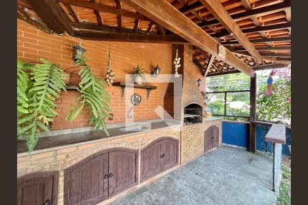 Casa à venda com 300m², 4 quartos e 2 vagas Casa à venda com 300m², 4 quartos e 2 vagasChurrasqueira