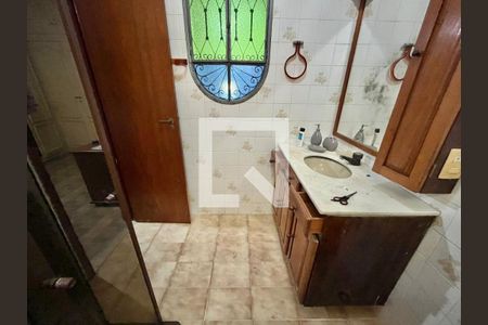 Casa à venda com 300m², 4 quartos e 2 vagas Casa à venda com 300m², 4 quartos e 2 vagasBanheiro da suíte 1
