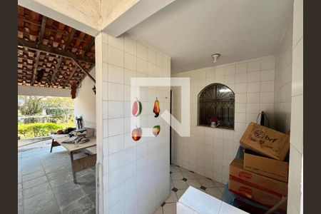 Casa à venda com 300m², 4 quartos e 2 vagas Casa à venda com 300m², 4 quartos e 2 vagasÁrea de serviço