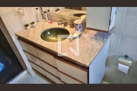 Casa à venda com 300m², 4 quartos e 2 vagas Casa à venda com 300m², 4 quartos e 2 vagasBanheiro da suíte 2