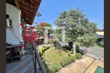 Casa à venda com 300m², 4 quartos e 2 vagas Casa à venda com 300m², 4 quartos e 2 vagasQuarto 2 - Varanda