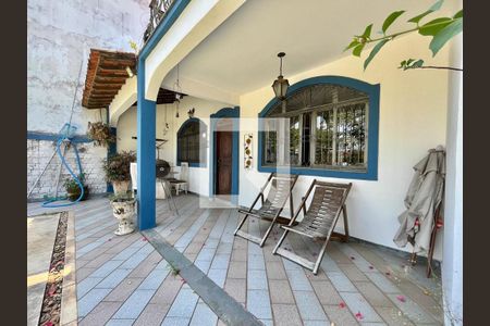 Casa à venda com 300m², 4 quartos e 2 vagas Casa à venda com 300m², 4 quartos e 2 vagasVaranda