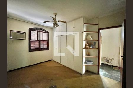 Casa à venda com 300m², 4 quartos e 2 vagas Casa à venda com 300m², 4 quartos e 2 vagasQuarto 1