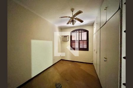 Casa à venda com 300m², 4 quartos e 2 vagas Casa à venda com 300m², 4 quartos e 2 vagasQuarto 1