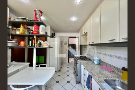 Casa à venda com 300m², 4 quartos e 2 vagas Casa à venda com 300m², 4 quartos e 2 vagasCozinha