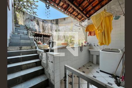 Casa à venda com 300m², 4 quartos e 2 vagas Casa à venda com 300m², 4 quartos e 2 vagasÁrea de serviço