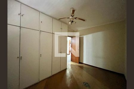Casa à venda com 300m², 4 quartos e 2 vagas Casa à venda com 300m², 4 quartos e 2 vagasQuarto 1