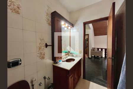 Casa à venda com 300m², 4 quartos e 2 vagas Casa à venda com 300m², 4 quartos e 2 vagasBanheiro social