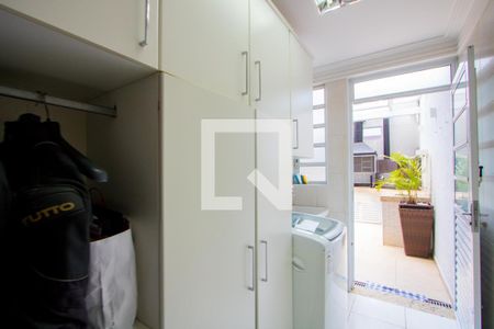 Casa à venda com 172m², 3 quartos e 2 vagas Casa à venda com 172m², 3 quartos e 2 vagasÁrea de serviço