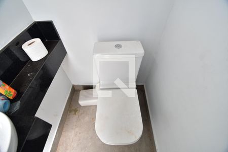 Casa de condomínio à venda com 213m², 3 quartos e 2 vagasBanheiro de serviço