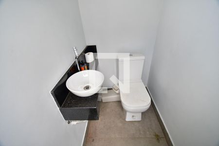 Casa de condomínio à venda com 213m², 3 quartos e 2 vagasBanheiro de serviço