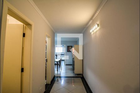 Casa à venda com 275m², 3 quartos e 3 vagas Casa à venda com 275m², 3 quartos e 3 vagasCorredor