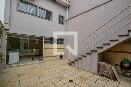 Casa à venda com 275m², 3 quartos e 3 vagas Casa à venda com 275m², 3 quartos e 3 vagasQuintal