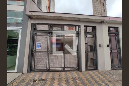 Casa à venda com 275m², 3 quartos e 3 vagas Casa à venda com 275m², 3 quartos e 3 vagasFachada