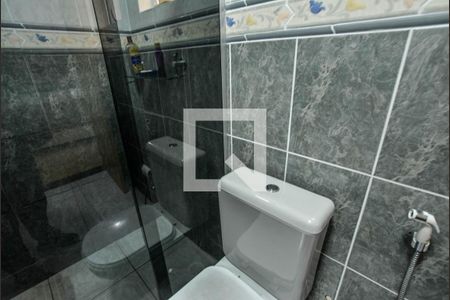 Casa à venda com 275m², 3 quartos e 3 vagas Casa à venda com 275m², 3 quartos e 3 vagasBanheiro da Suíte 2