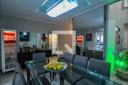 Casa à venda com 275m², 3 quartos e 3 vagas Casa à venda com 275m², 3 quartos e 3 vagasSala de Jantar